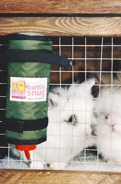 Fresh water on a cage protected by the Bottle Snug