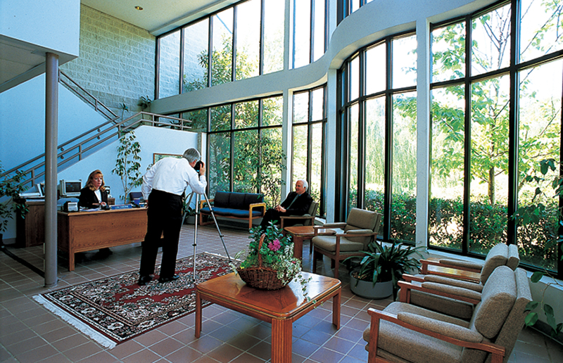 Dr. Lee Martin of IPIX captures images digitally in a building lobby