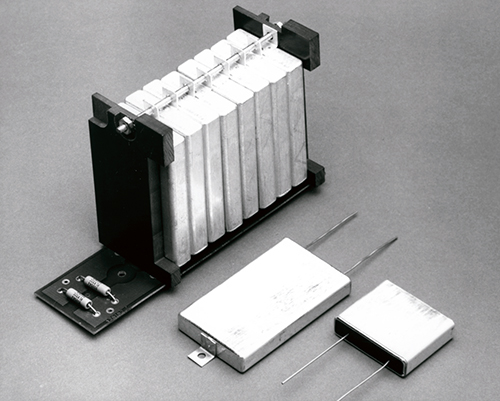 A low gasing electrolytic capacitor