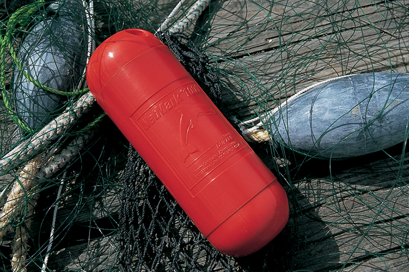 NetMark 1000 acoustical pinger with fishing nets 