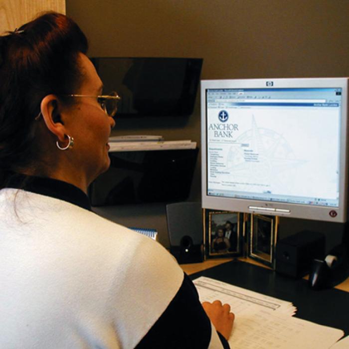 Employee using Lucidoc Management System at a bank