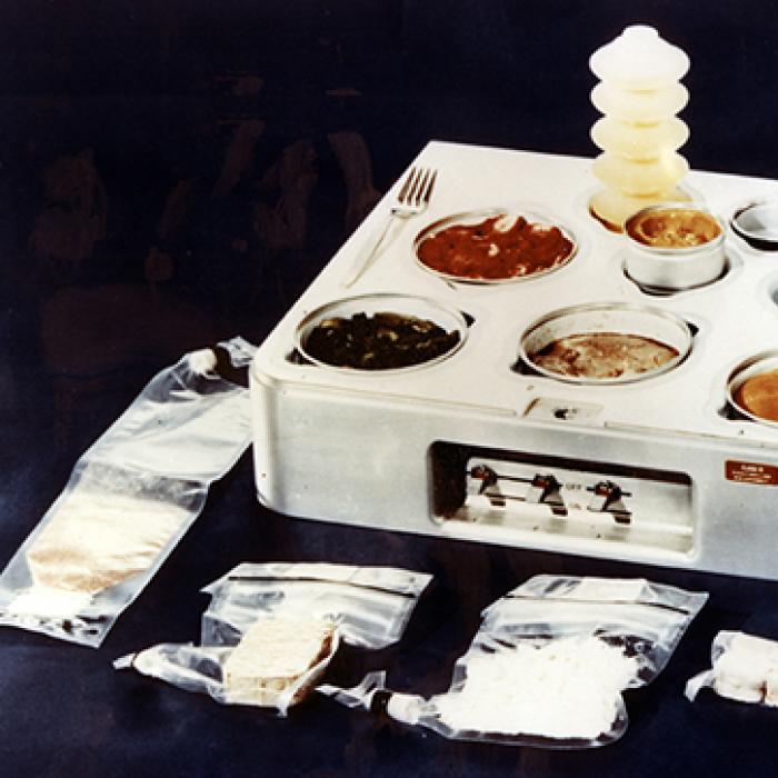 Skylab food heating and serving tray  