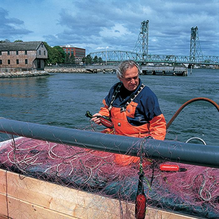 John Williamson attaches the NetMark 1000 to a net in preparation for an in situ test