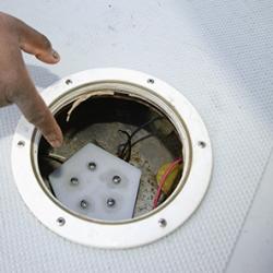 Wireless fluid-level measurement system in boat’s deck