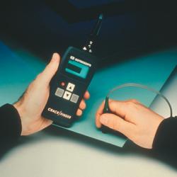 The handheld CrackFinder unit