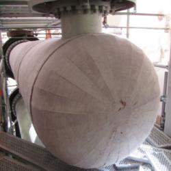 Pyrogel insulation covers a heat exchange vessel